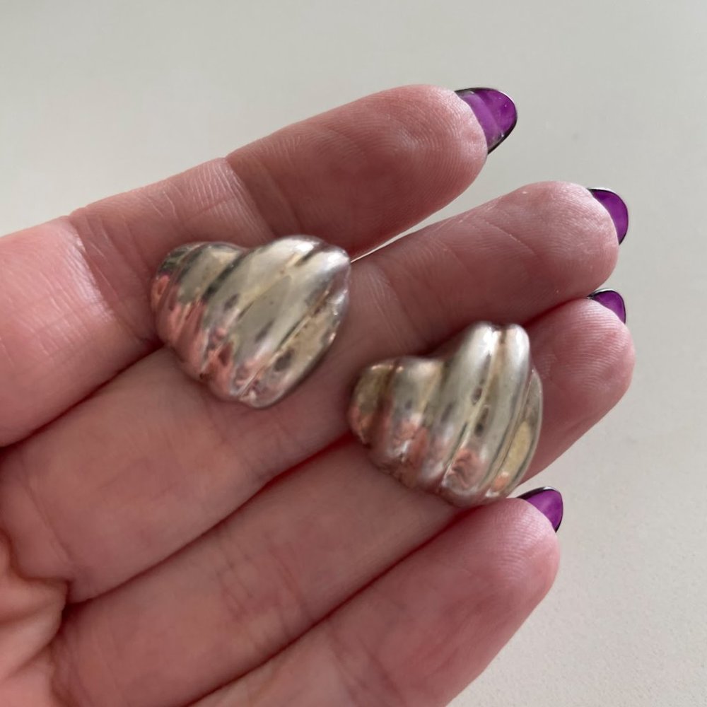 Ribbed Vintage Heart Stud Earrings by Dulce
